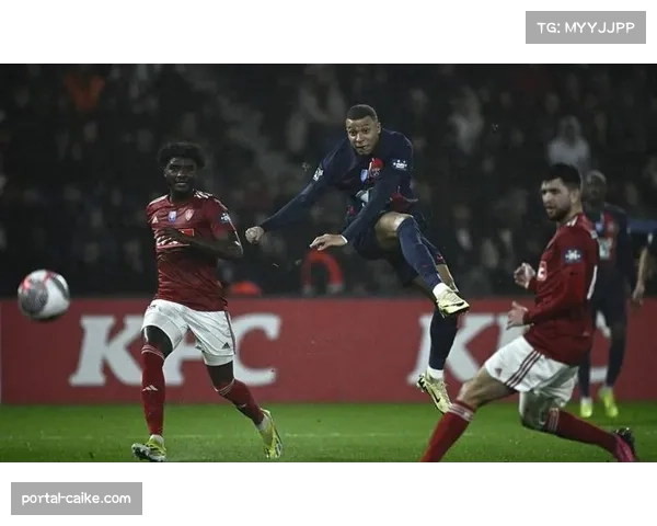 布雷斯特1-1战平兰斯，两队门将分别做出至少五次扑救，当选全场最佳